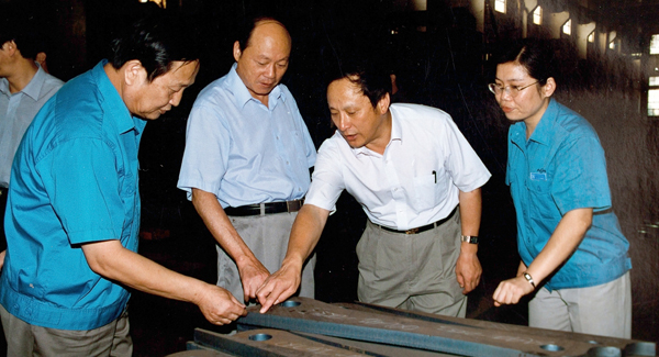 新一屆領(lǐng)導(dǎo)班子上任，掀開徐工變革發(fā)展新篇章