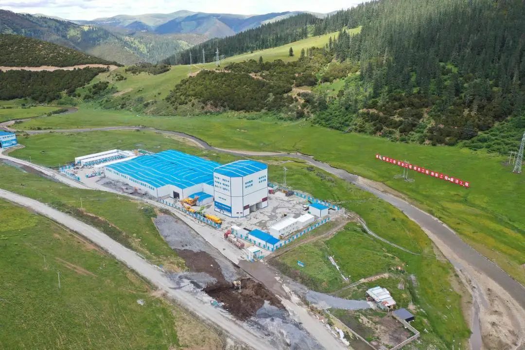 “站”立高原！徐工攪拌站助力川藏線建設(shè)！