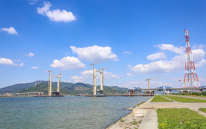 “牽手”群島！徐工塔機(jī)助力世界級跨海連島工程刷新“進(jìn)度條”