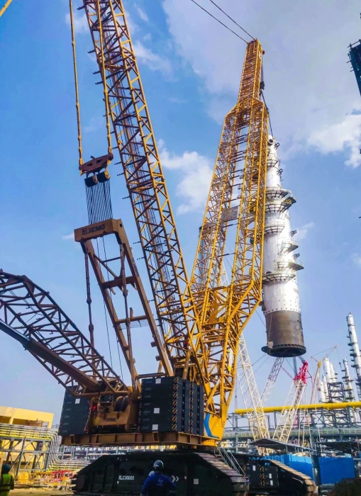 奔赴海外！徐工履帶起重機跨海助建大型石油煉化項目