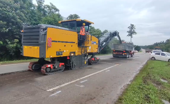 徐工成套道路機(jī)械油面施工，這次在馬來西亞！