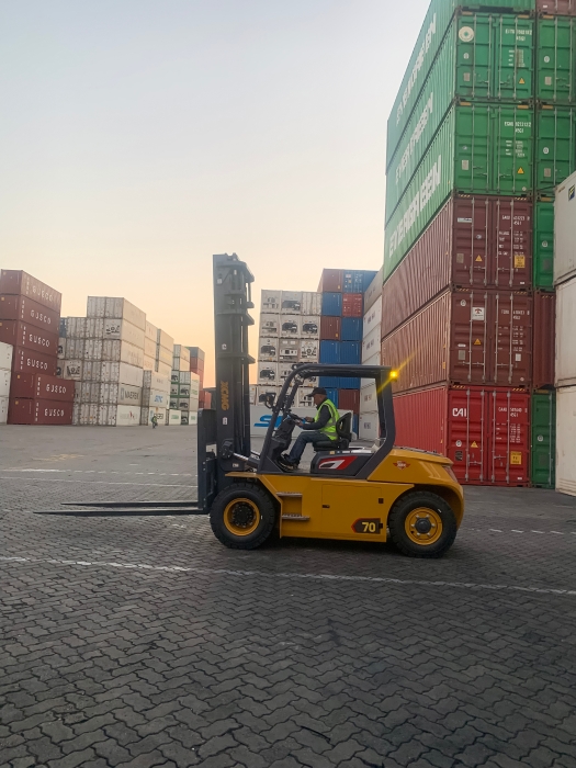 徐工叉車(chē)批量進(jìn)駐廈門(mén)港，一站式解決方案賦能港口物流新升級(jí)