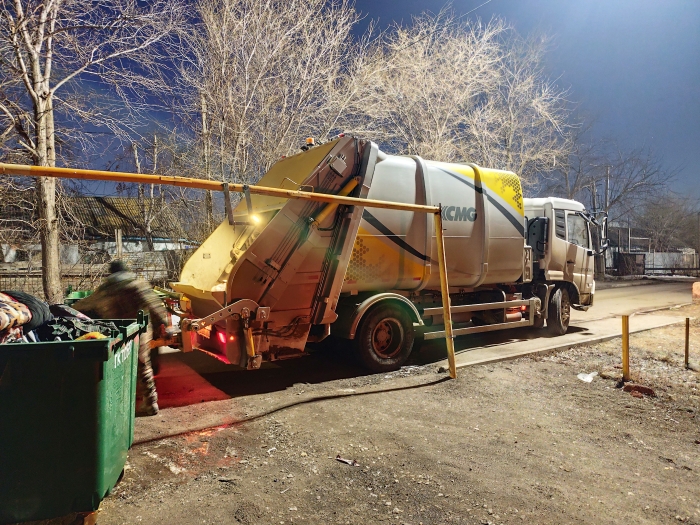 徐工后裝壓縮式垃圾車(chē)助力阿斯塔納：高效環(huán)保，助力城市清潔