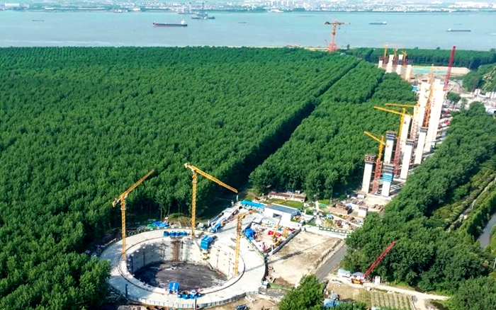 提前1個(gè)月！徐工金助力世界最大跨度橋梁錨碇封底