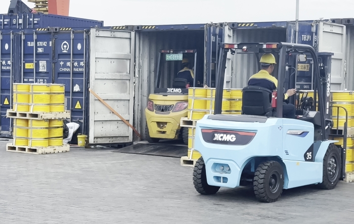 徐工雙系列叉車硬核助力！寧夏鐵路貨運站跑出高效運輸加速度