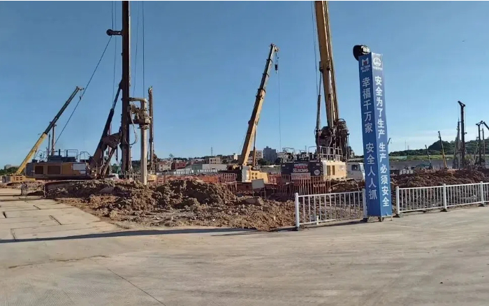 粘土 + 花崗巖地層 “攔路虎”？徐工 XR320E 旋挖鉆機(jī)高效破解助廈門軌交