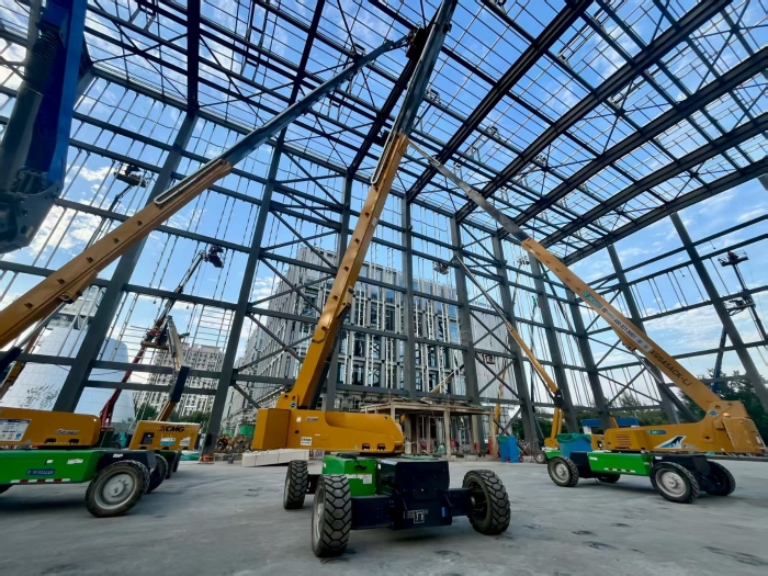 助力“中國智造”！徐工8臺(tái)高米數(shù)電動(dòng)直臂高空作業(yè)平臺(tái)會(huì)戰(zhàn)北京火箭大街