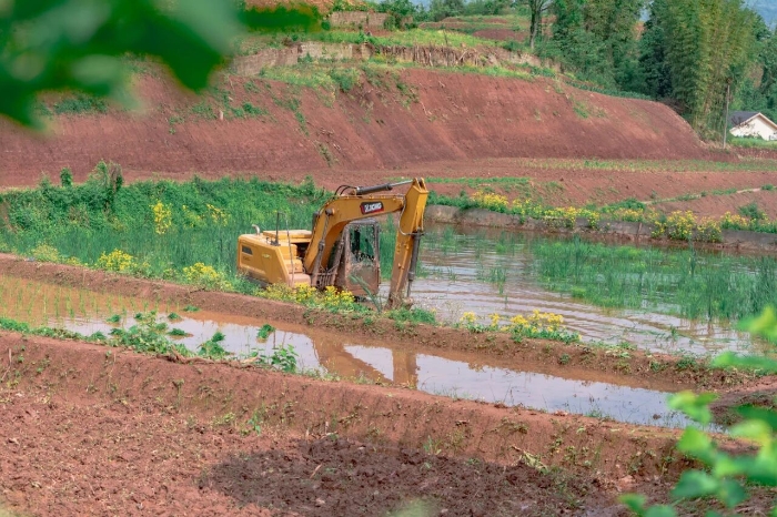 建設(shè)“巴渝糧倉”，徐工挖機(jī)我在行（háng）！