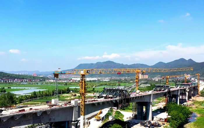 凌空起舞，飛跨南北！徐工群塔助建浙江“詩(shī)畫(huà)走廊”
