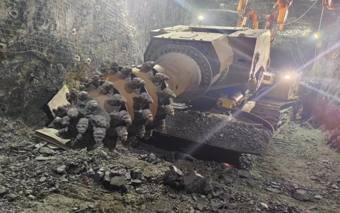 掘進(jìn)磷礦！徐工XTR7/360掘進(jìn)機(jī)點(diǎn)磷成金