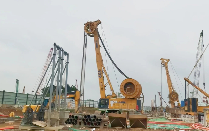 徐工 XTC120 雙輪銑，攻克機(jī)場(chǎng)隧道復(fù)雜地質(zhì)！