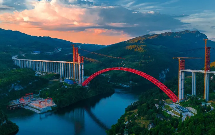 1834米，震撼合龍！ 徐工塔機(jī)助力中國(guó)再造世界級(jí)基建