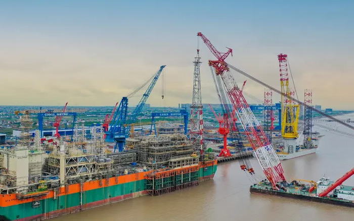 綠色航運(yùn) | 徐工塔機(jī)在東海之上展身手