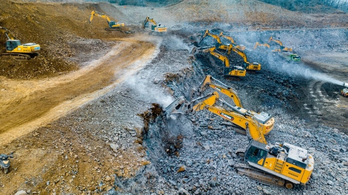 徐工金打出組合拳，硬巖場平施工效率倍增