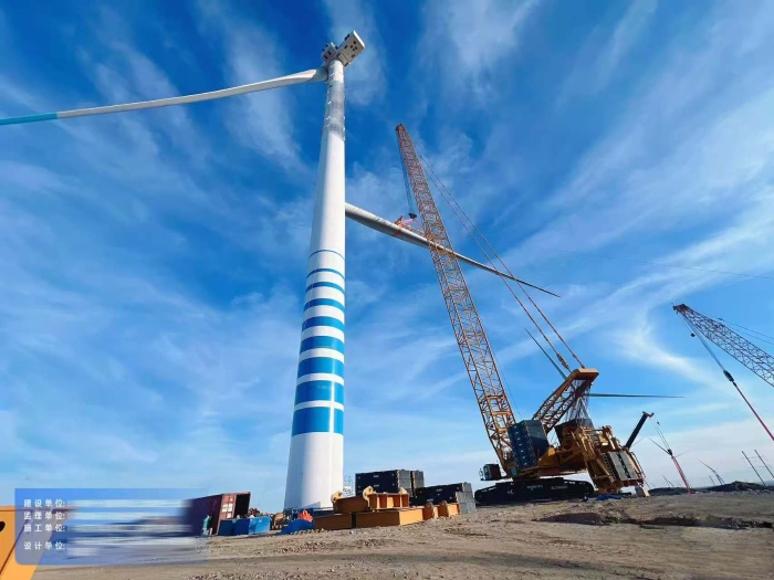 大國重器顯擔當——XLC18000M征戰(zhàn)戈壁灘，125米高空精準托起10兆瓦風電巨擘！