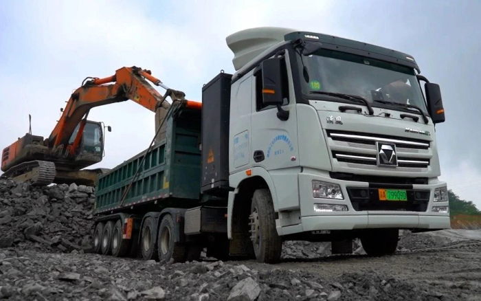 三次都選TA！徐工純電動牽引車助力西南砂石料運輸！